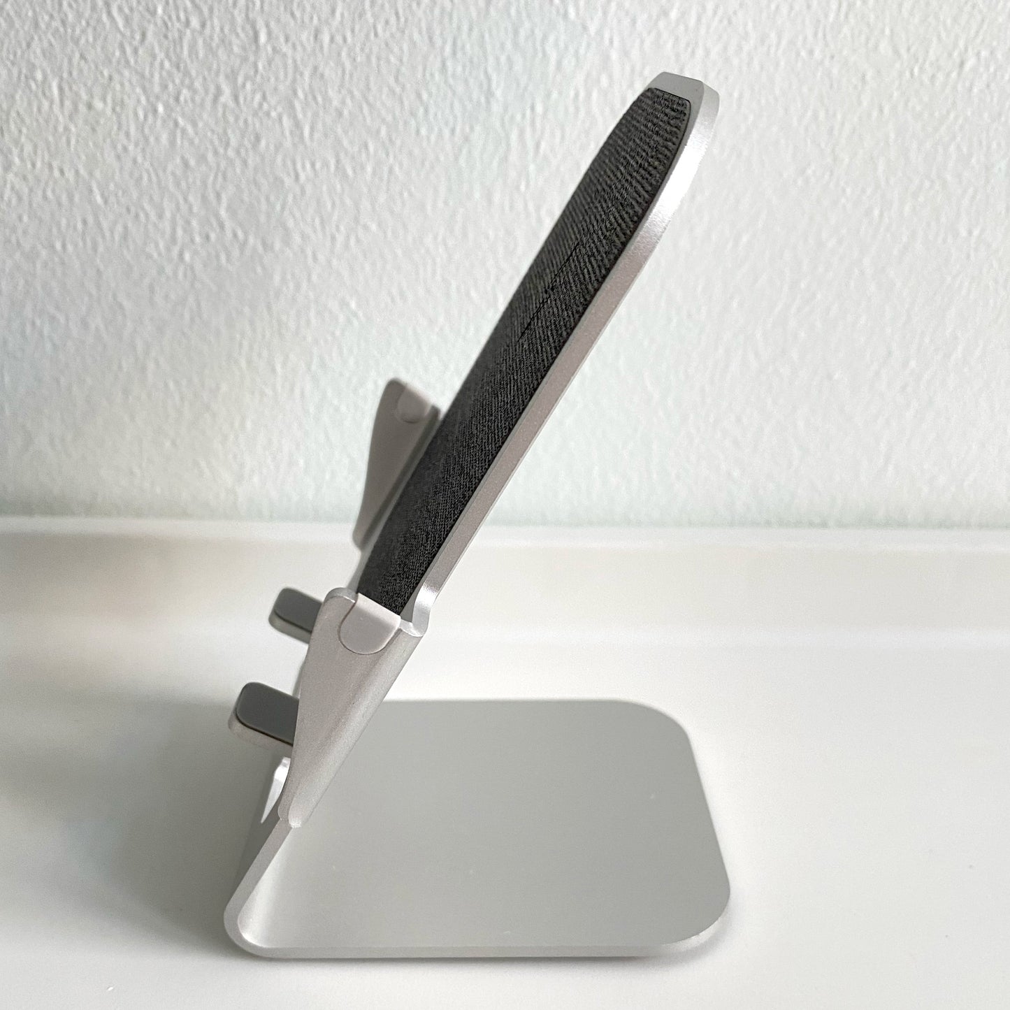 Wireless Charging Metal Mobile Phone Stand